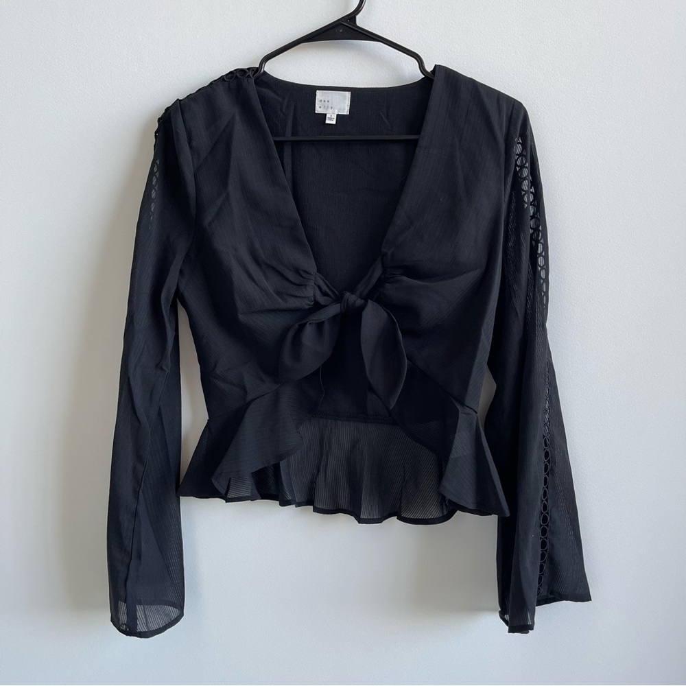 dee elly flowy tie front crop top size S